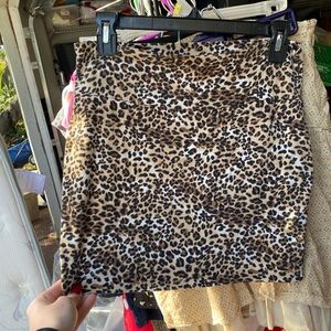 Cute tight cheetah print pencil skirt